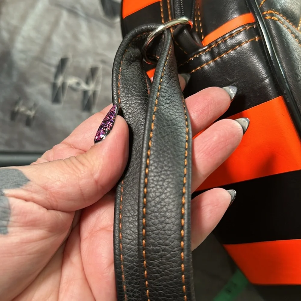 BNWOT LOVE PAIN AND STITCHES OG PUMPKIN KULT SPIDERWEB HEART CROSSBODY - Picture 7 of 8